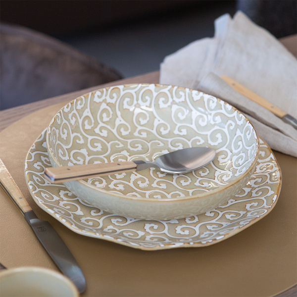 Mělký talíř Wavy 25 cm | Levante Pearl