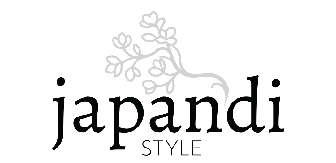 Odznak s textem japandi style a botanickým motivem